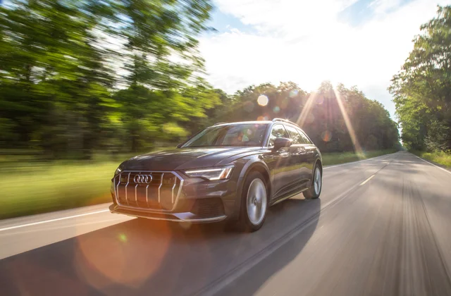 Experience London in Comfort with Our Premium Saloon Cars image 3