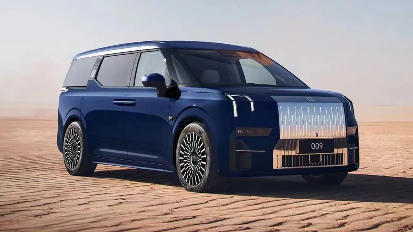 Premium MPV Hire Options Available in London image 3