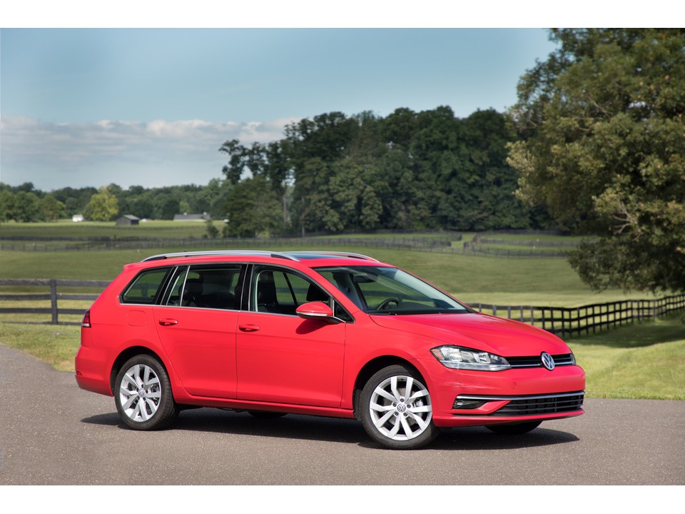 2019_Volkswagen_Golf_SportWagen_1
